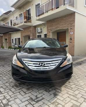 A picture of Komoko Motors FRESH OFF D BOAT 2011 HYUNDAI SONATA SPORT