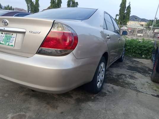 A picture of 2005 TOYOTA CAMRY