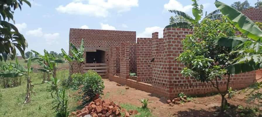 A picture of Shell house with rental units on quick sale
