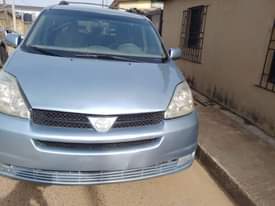 A picture of Toyota sienna