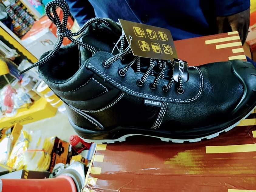 A picture of puncture resistant anti static ad oil and fuell resistant sole