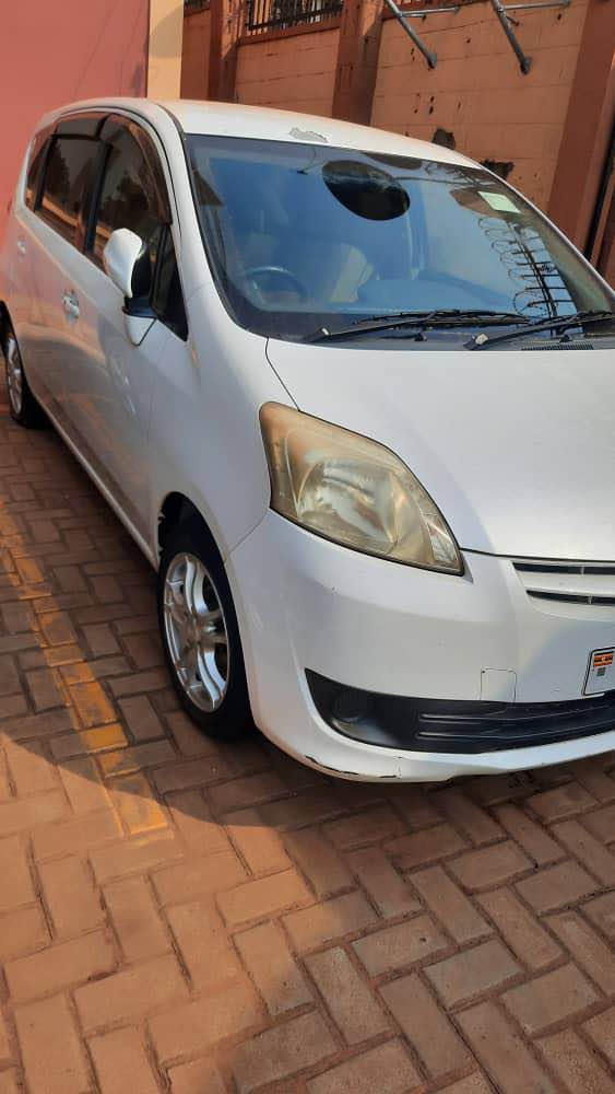 A picture of Toyota Passo Sette slightly negotiable 