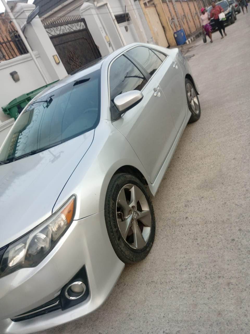 A picture of Toyota Camry 2012 thumbstart V6