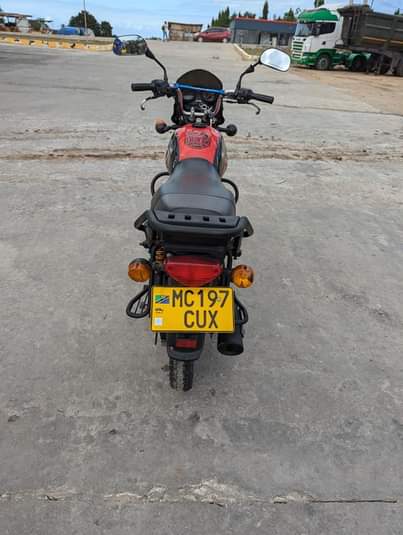 A picture of Boxer cc 125 pikipik imenyooka sana ipo makongojuu dar bei