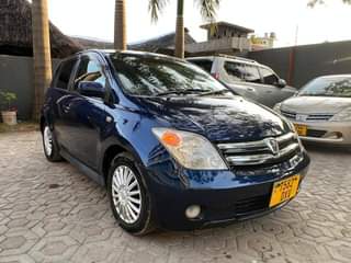 A picture of TOYOTA IST 0676757924