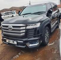 A picture of ZX land cruiser Prado 2020 0756494005 0777540742 190m