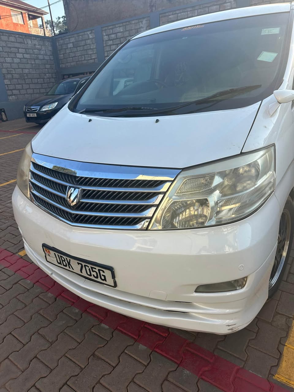 A picture of Toyota Alphard