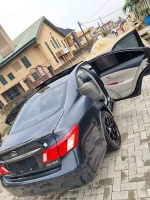 A picture of 2008 registered es350 firstbody panoramic roof engine gear Ac untampered