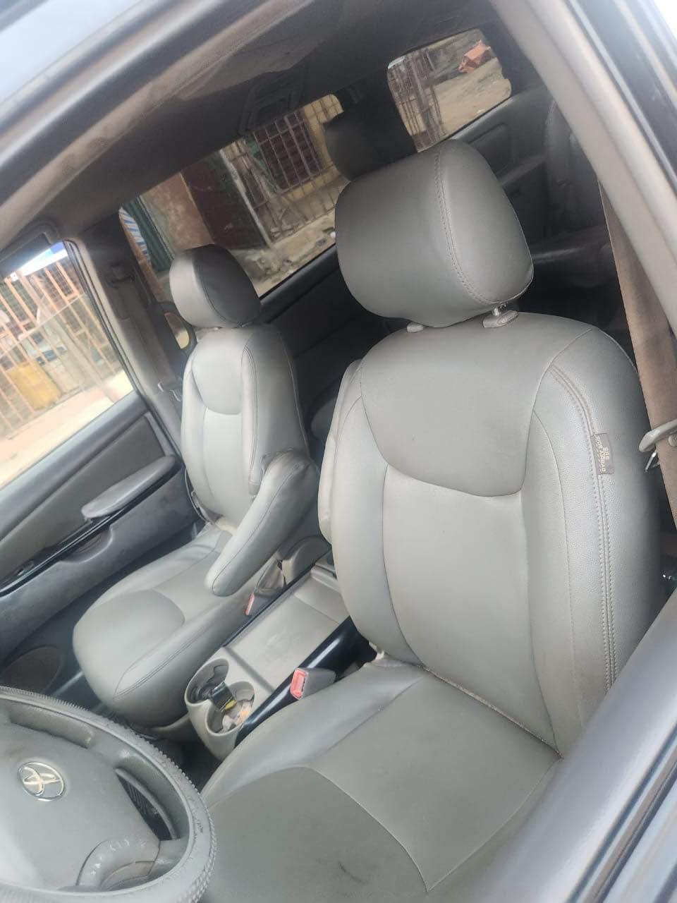 A picture of Toyota sienna