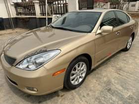 A picture of A year used lexus es 330 2004 model Buy n