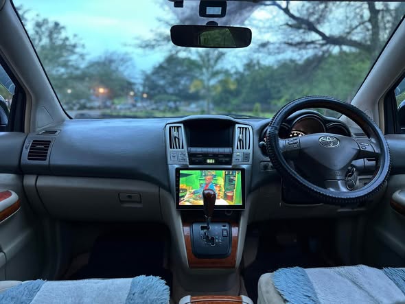 A picture of Toyota harrier for sale