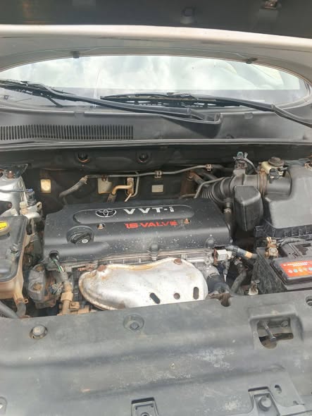 A picture of Rav4 08