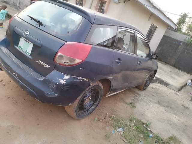 A picture of Toyota matrix 2004