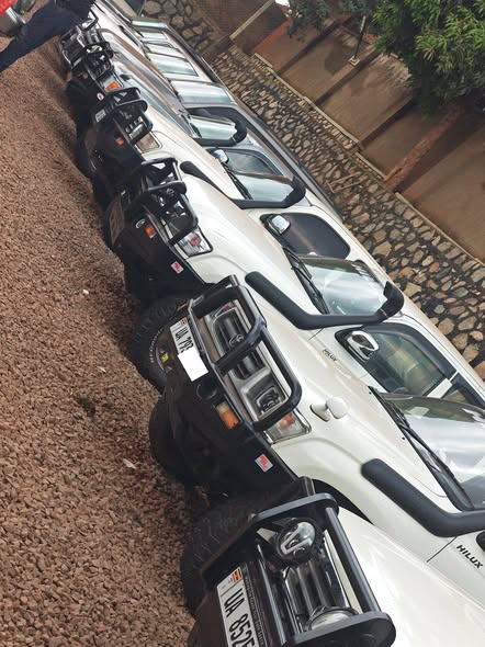 A picture of TOYOTA HULIX DOUBLE CARBINS 3L 5L ENGINES
