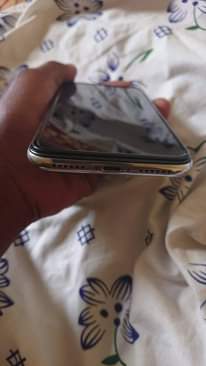 A picture of IPhone x gb 64 batary bdo 96