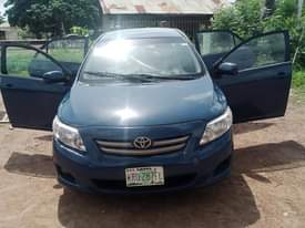 A picture of TOYOTA COROLLA