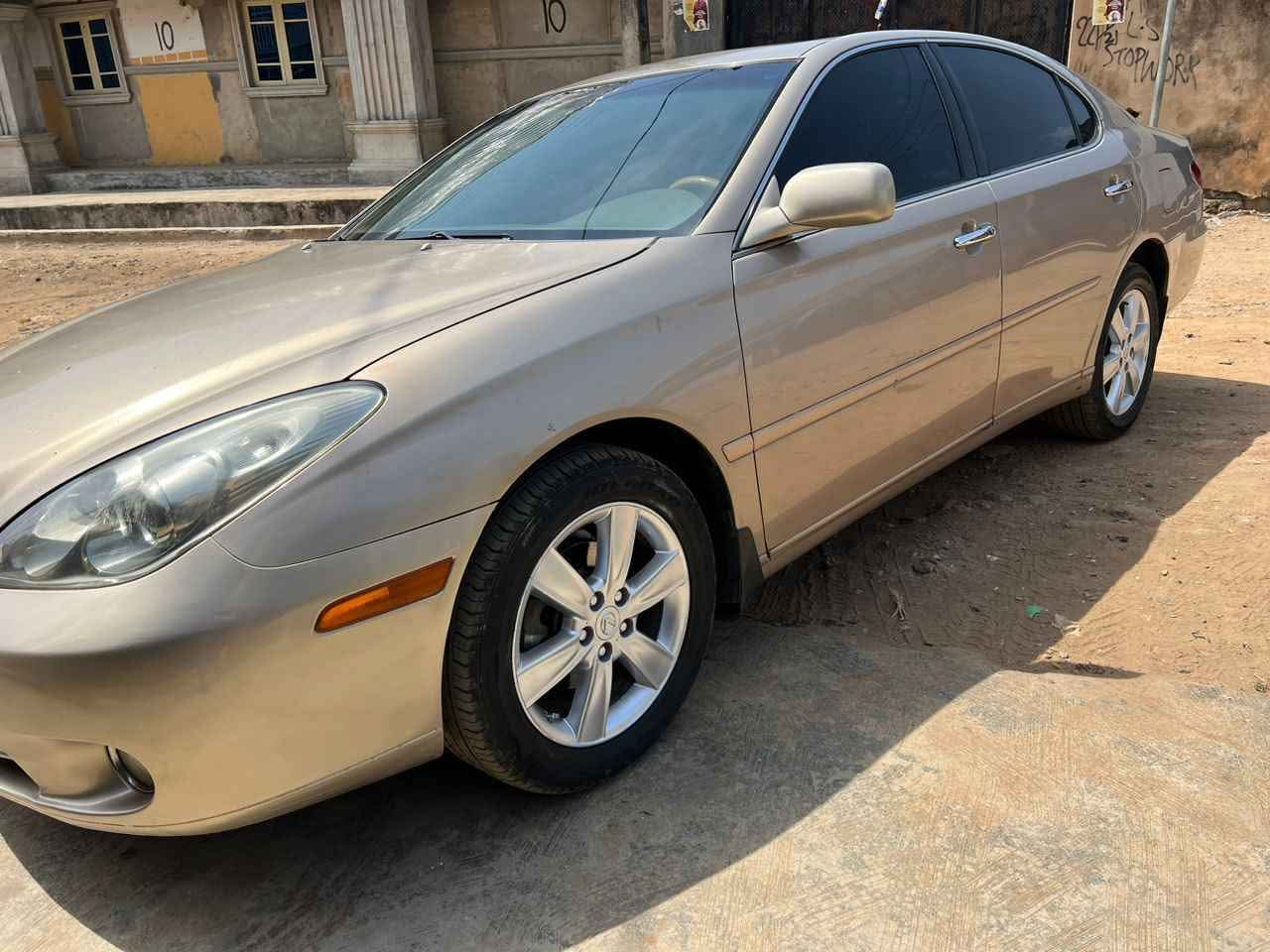 A picture of LEXUS ES330 2006 MODEL
