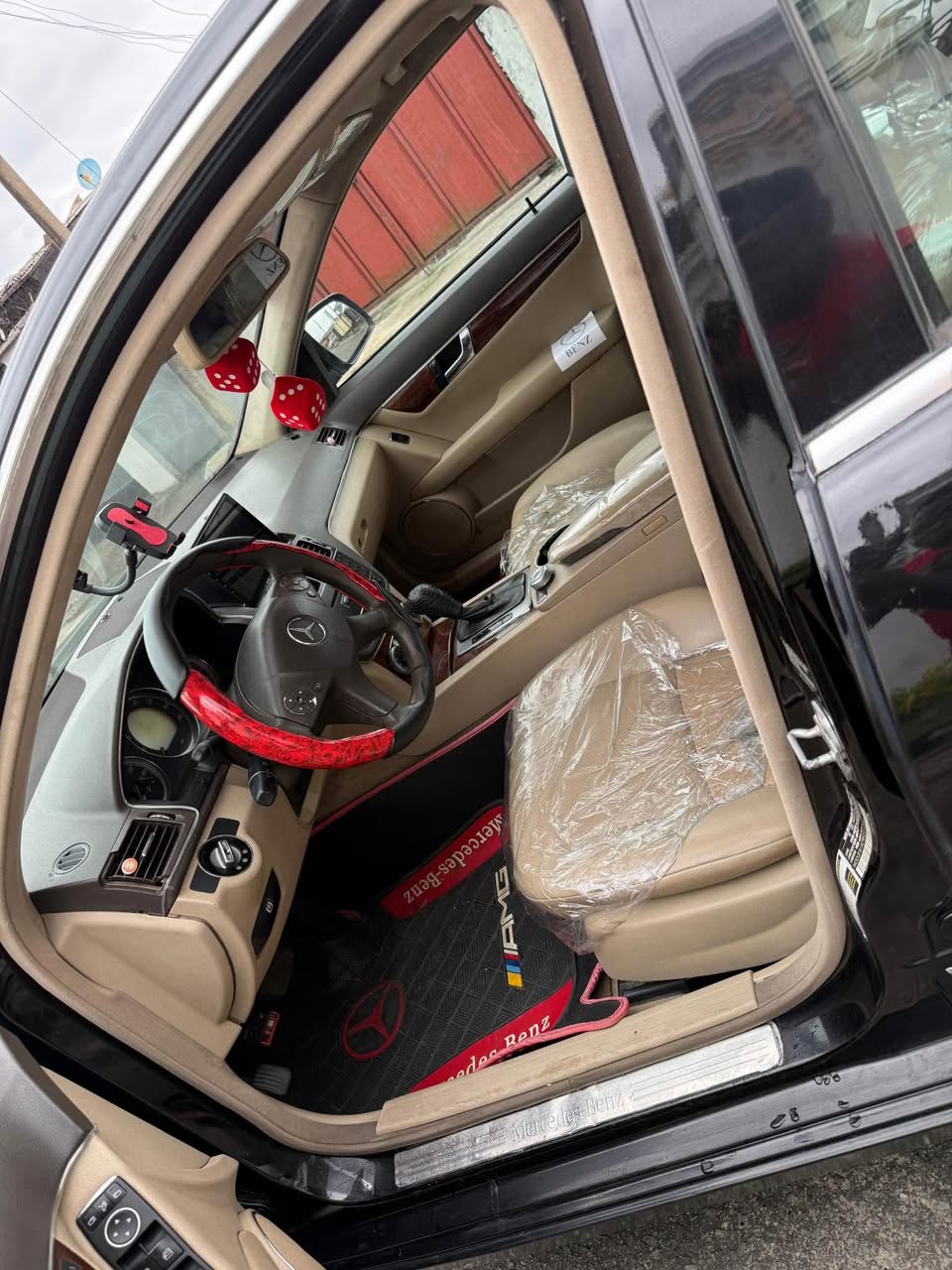 A picture of C300 2009 model