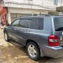 A picture of Toyota Highlander 2006 model Super neat and clean leather interior