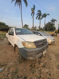 A picture of Toyota hilux 2008
