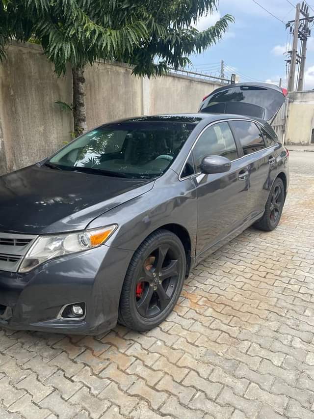 A picture of Toyota Venza 2010
