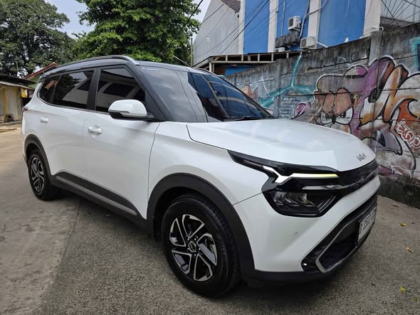 A picture of 2023 Kia all new carens at