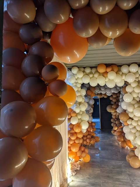 A picture of We decorate