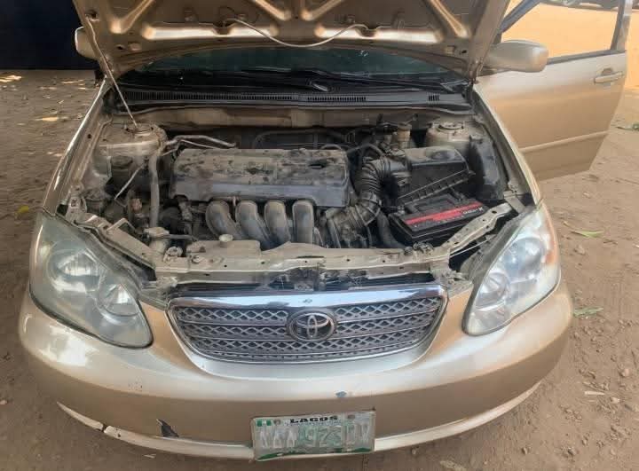 A picture of 2006 Toyota Corolla untampered engine and gear buy and zoom