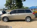 A picture of Toyota Sienna 07 model