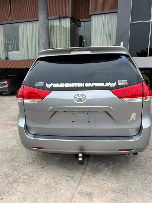 A picture of Foreign used Toyota sienna 2011 model full option power boot
