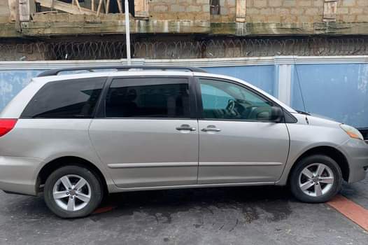 A picture of Toyota Sienna 2006 Naija used