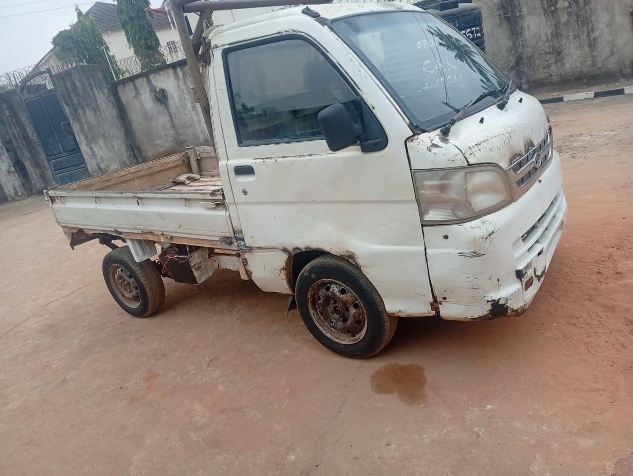 A picture of Neat hiject truck Price 2m take home Engine gear are