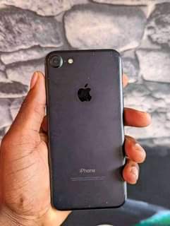 A picture of Iphone 7 GB 32