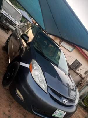 A picture of 2007 Toyota Sienna