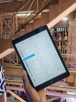 A picture of Ipad air2 128GB