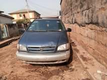 A picture of Toyota sienna 09038687464