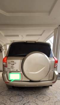 A picture of Toyota RAV4 neatly used 2007 8 model First body Price