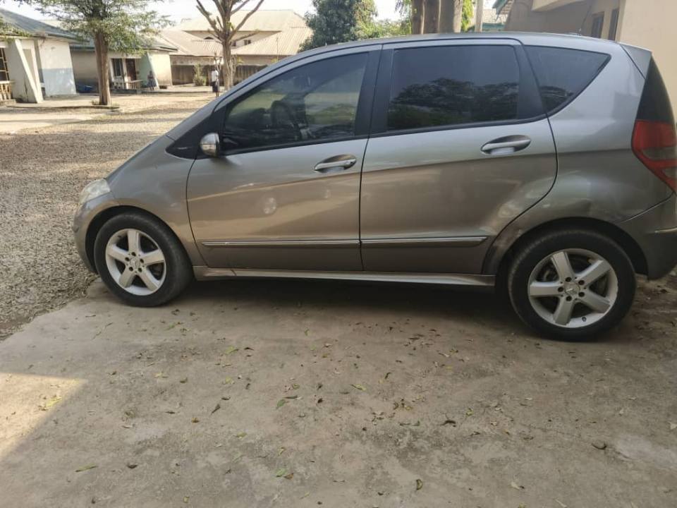 A picture of Belgium standard Mercedes Benz B class Sound engine and gear