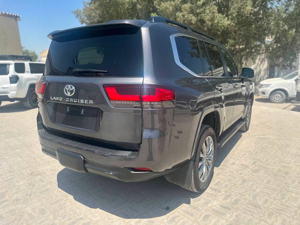 A picture of TOYOTA LANDCRUISER VX R
