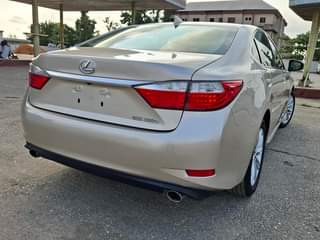 A picture of FOREIGN USED ES350 FULL OPTION 2015
