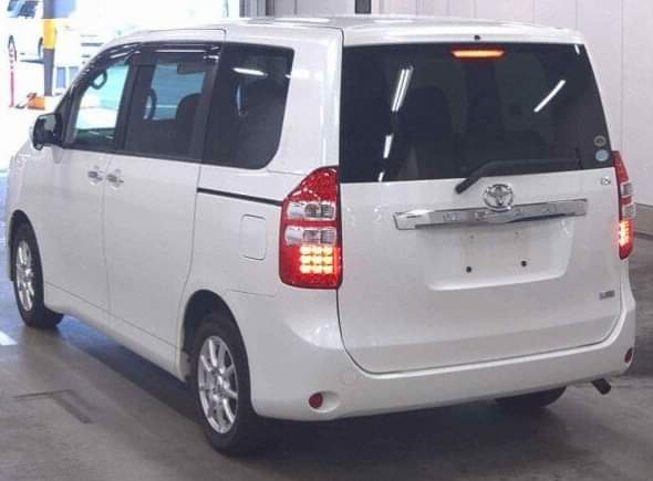 A picture of 2011 Toyota Noah X Smart Edition