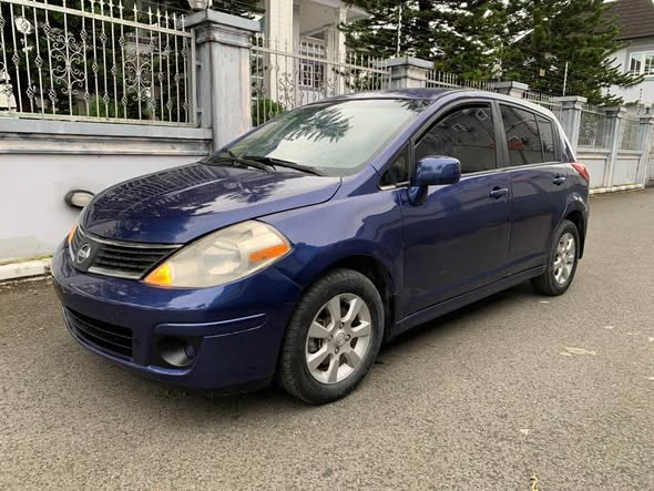 A picture of Sharp 2008 Nissan Versa 3 9m