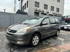 A picture of Distress sales Direct tokubor Toyota Camry 2014model Toyota Sienna 2005model