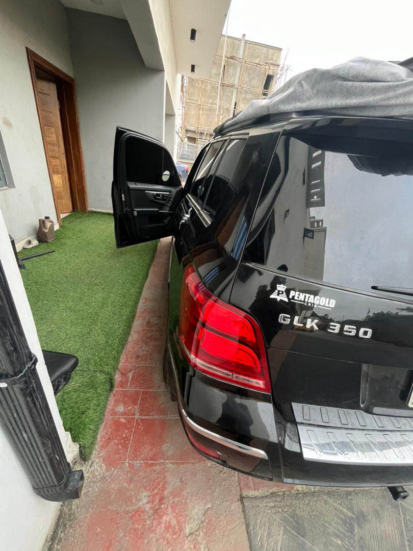 A picture of 2010 Neat Mercedes GlK 350 engine smokes