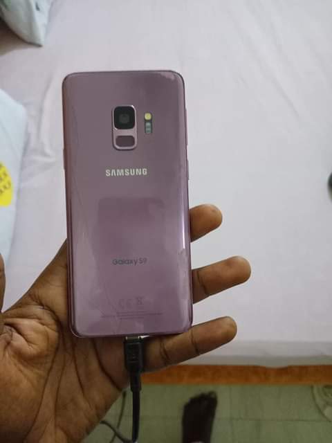 A picture of Samsung s9