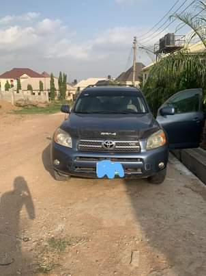 A picture of TOYOTA RAV4