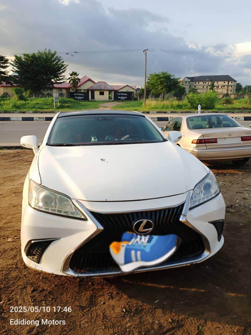 A picture of Lexus es350