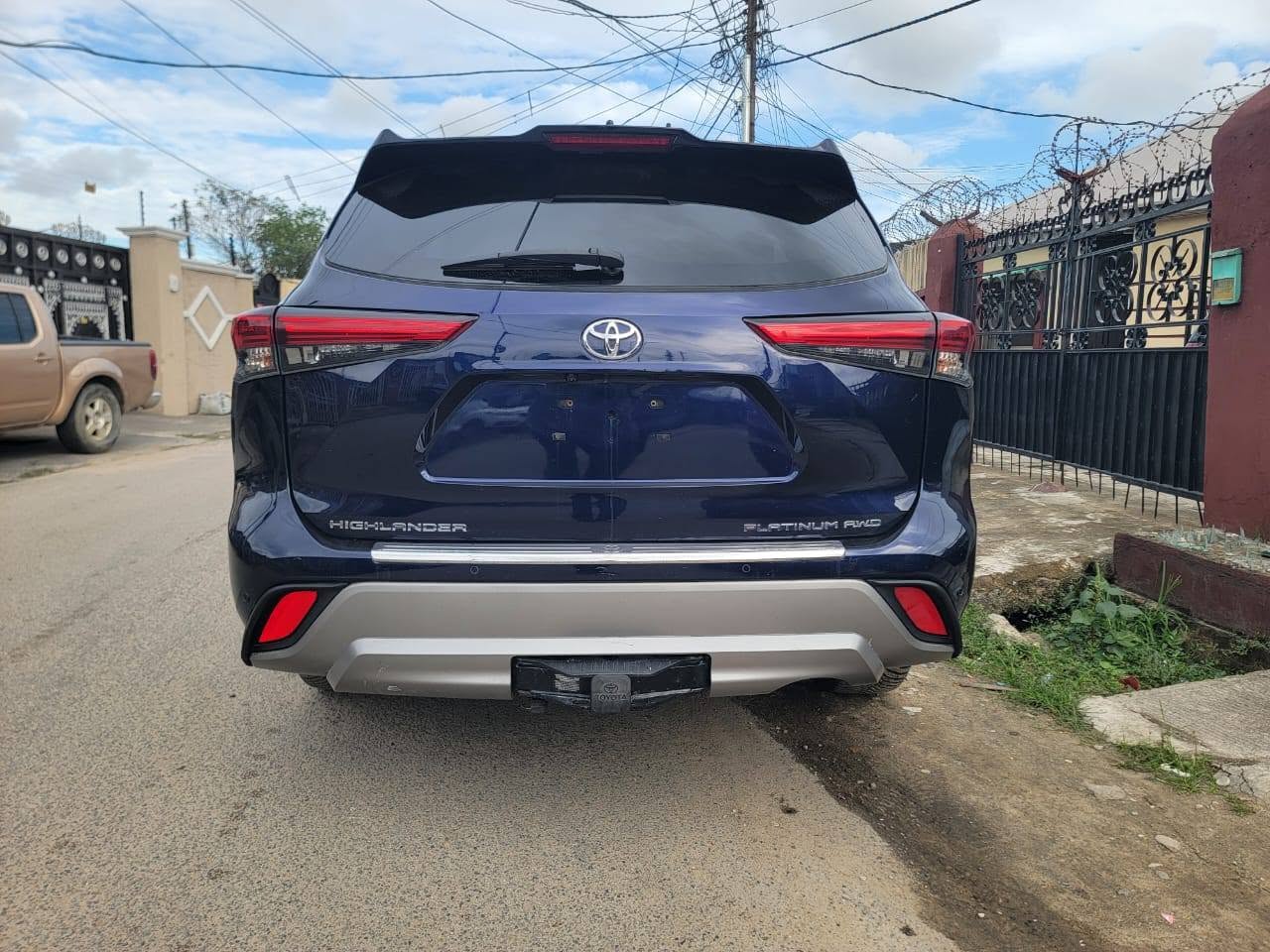 A picture of 2022 Highlander platinum