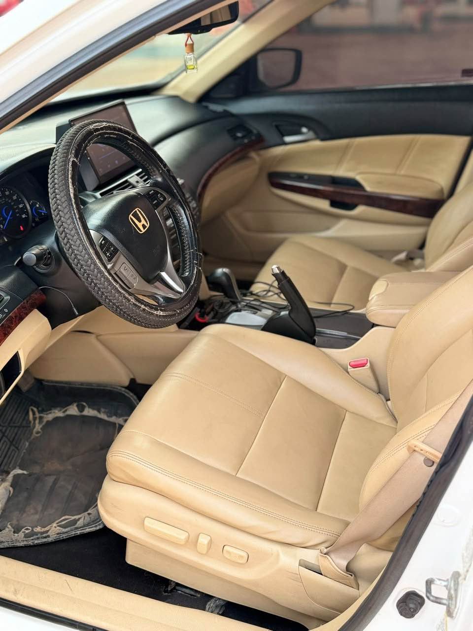 A picture of NEATLY USED HONDA CROSSTOUR 2008 FR JUST 5 3 KUJE