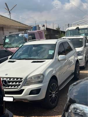 A picture of 2011 MERCEDES BENZ ML350